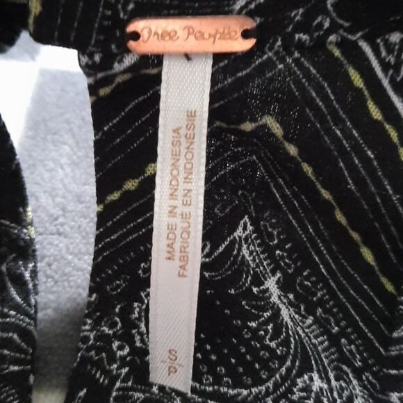 Free People NWT Walking On A Dream Keyhole Long Sleeve Tunic Size Small - Picture 3 of 6